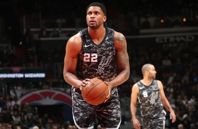 场上闪耀着 场上闪耀着